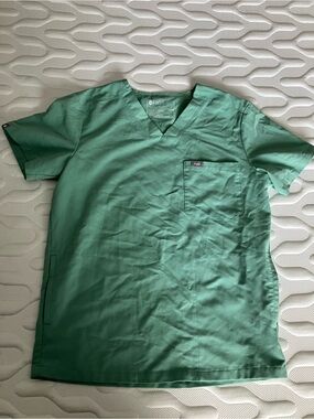 Figs MENS 3 pocket scrub top Surgical Green XS